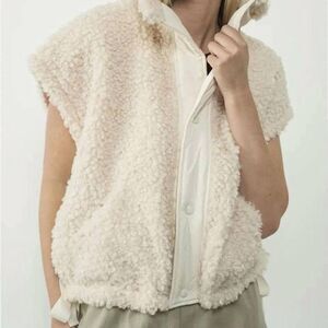 NWT Aaron & Amber Oversized Sherpa cozy Vest Sz S